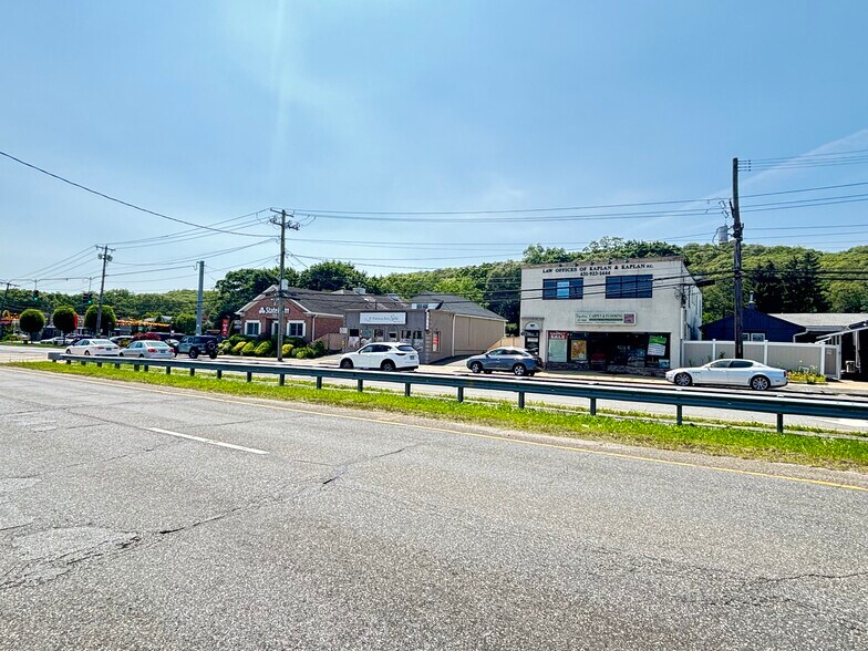 707 Walt Whitman Rd, Melville, NY à vendre - Photo de l’immeuble – Image 2 sur 6