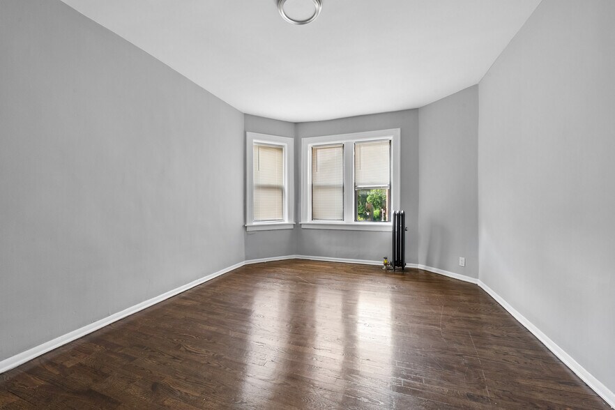 7655-7657 S Coles Ave, Chicago, IL à vendre - Photo de l’immeuble – Image 3 sur 9