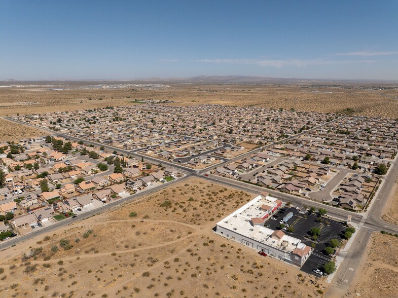 Cactus Rd, Adelanto, CA à louer - Aérien – Image 3 sur 5