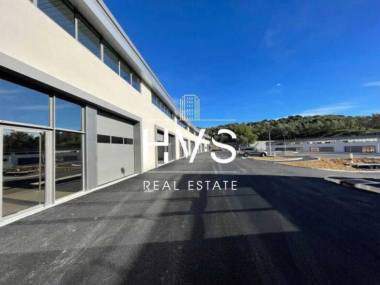 Local d’activités dans La Ciotat à louer - Photo de l’immeuble – Image 1 sur 7