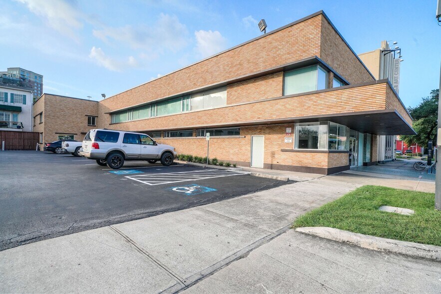 4916 Main St, Houston, TX à louer - Photo de l’immeuble – Image 3 sur 10