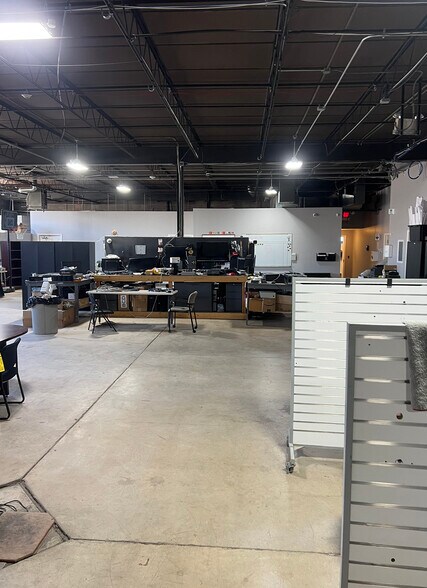 1601 E Algonquin Rd, Mount Prospect, IL à louer - Photo de l’immeuble – Image 3 sur 13