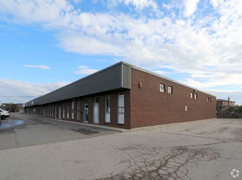 285-311 Norfinch Dr, Toronto, ON à louer - Photo de l’immeuble – Image 3 sur 3