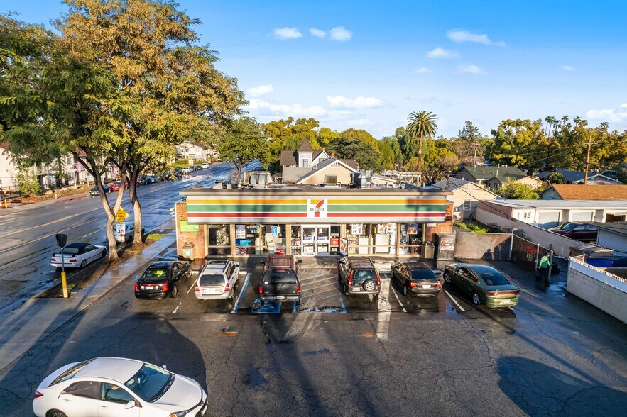 636 N Vine Ave, Ontario, CA à vendre - Photo de l’immeuble – Image 3 sur 8