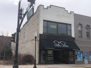 69 E Downer Pl, Aurora, IL à louer Photo intérieure– Image 1 sur 1