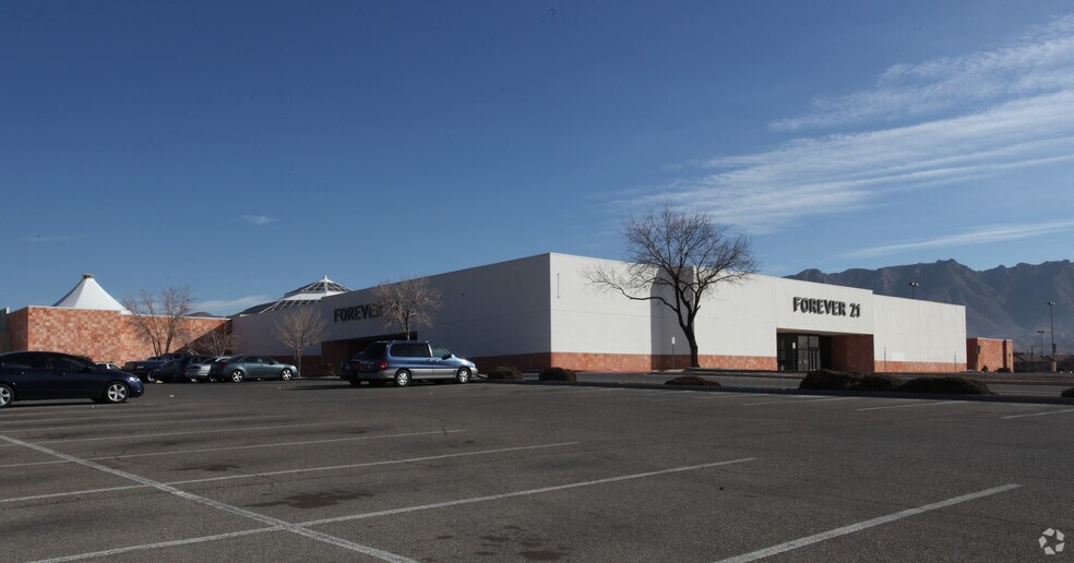 750 Sunland Park Dr, El Paso, TX à louer - Photo de l’immeuble – Image 2 sur 6