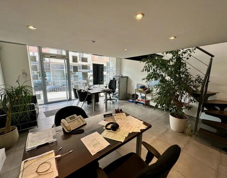 Local commercial dans Saint-Raphaël à vendre - Photo de l’immeuble – Image 2 sur 12