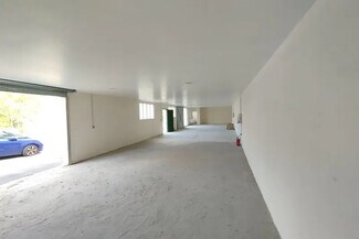 Plus de détails pour Local d'activités à louer