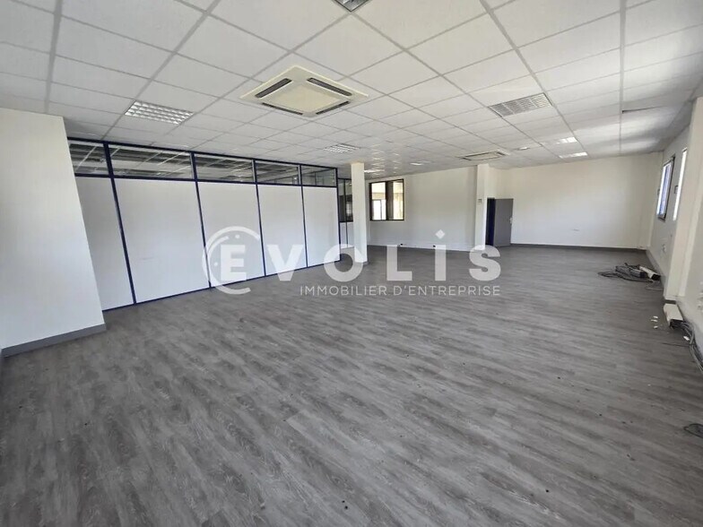 Local d’activités dans Morangis à louer - Photo de l’immeuble – Image 3 sur 9