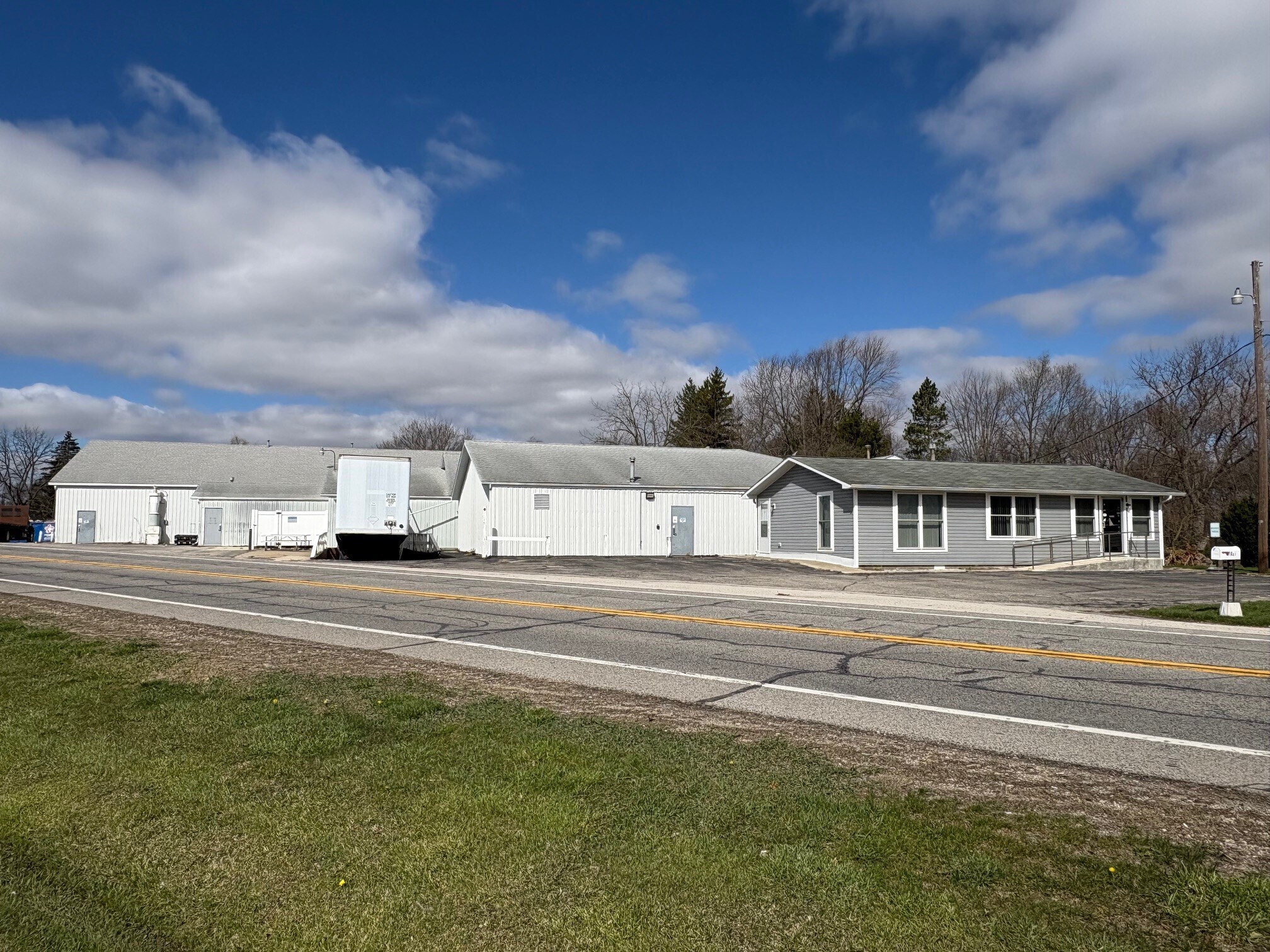 1021 N Indiana Ave, Syracuse, IN à vendre Photo principale– Image 1 sur 10