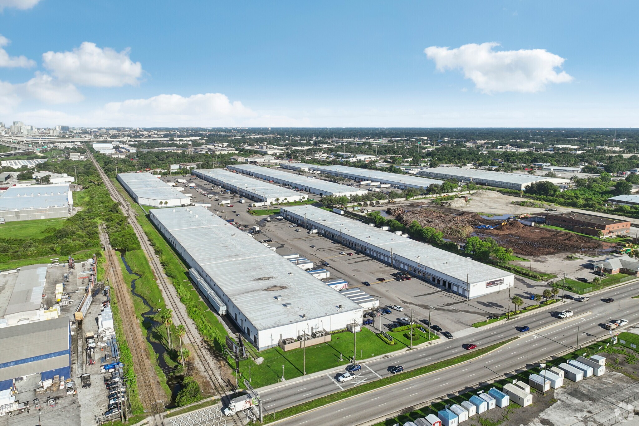4502-4740 Transport Dr, Tampa, FL à louer Photo de l’immeuble– Image 1 sur 16