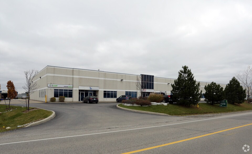 490 Sheldon Dr, Cambridge, ON à louer - Photo de l’immeuble – Image 3 sur 11