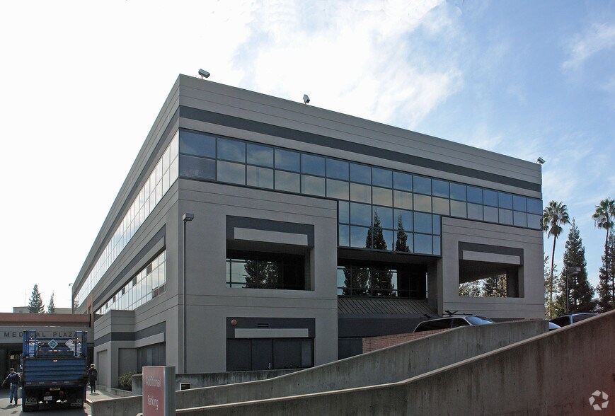 3939 J St, Sacramento, CA à louer - Photo de l’immeuble – Image 2 sur 8