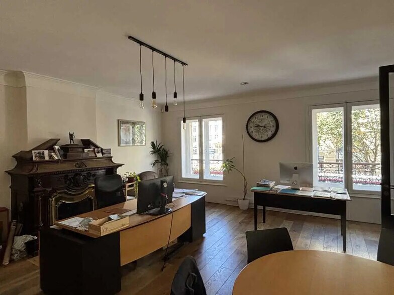 Bureau dans Bordeaux à louer - Photo de l’immeuble – Image 1 sur 12