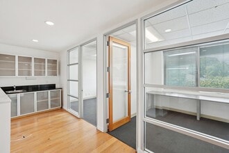 10951 W Pico Blvd, Los Angeles, CA à louer Photo intérieure– Image 2 sur 7