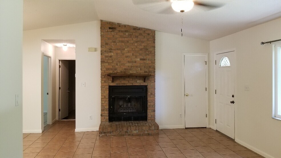 2255 Alafaya Trl, Oviedo, FL à vendre - Photo de l’immeuble – Image 3 sur 17
