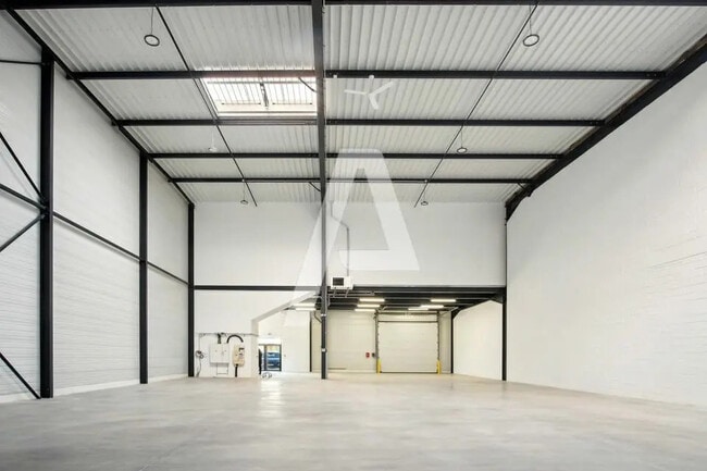 Plus de détails pour Local d'activités à louer