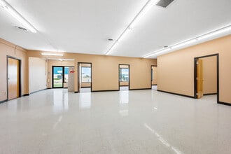 5201A 63 St, Lloydminster, AB à louer Photo intérieure– Image 2 sur 6