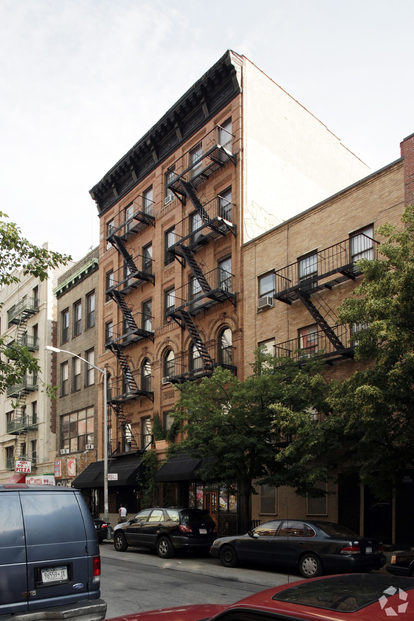 156 E Second St, New York, NY à vendre Photo principale– Image 1 sur 3