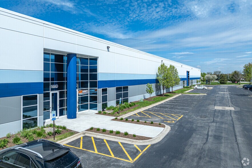 100 N Gary Ave, Roselle, IL à louer - Photo de l’immeuble – Image 3 sur 5