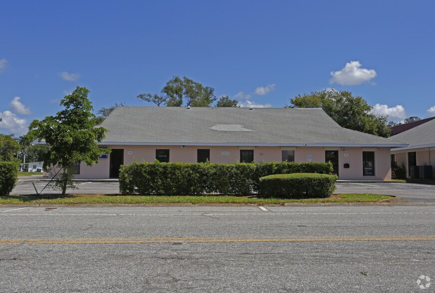 6220 Manatee Ave W, Bradenton, FL à vendre - Photo de l’immeuble – Image 3 sur 3