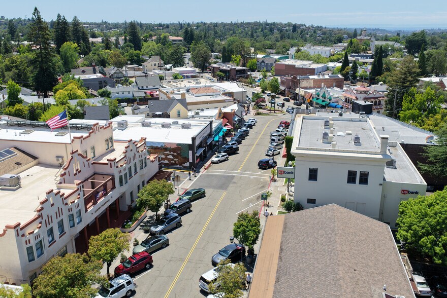 853 Lincoln Way, Auburn, CA à louer - Aérien – Image 3 sur 17