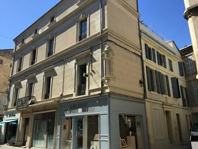 Plus de détails pour 22 Rue De La République, Arles - Local commercial à louer