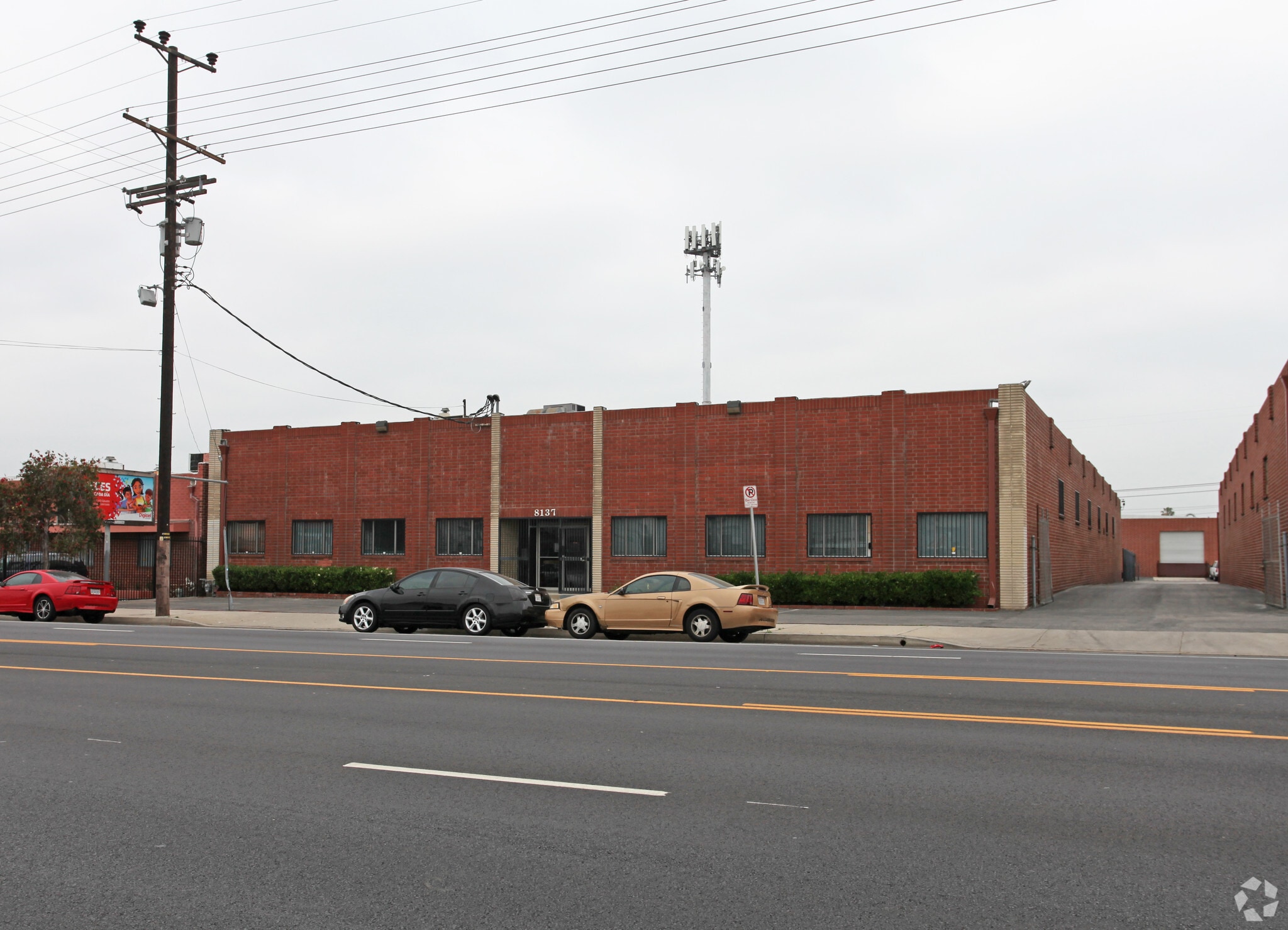 8137 Lankershim Blvd, North Hollywood, CA à louer Photo principale– Image 1 sur 4