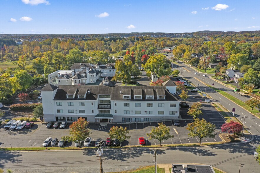 602 S King St, Leesburg, VA à vendre - Photo de l’immeuble – Image 1 sur 69