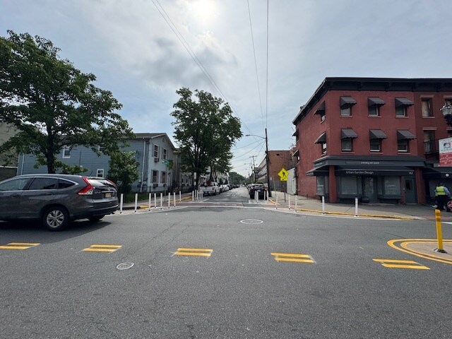 137 Monticello Ave, Jersey City, NJ à louer - Photo de l’immeuble – Image 3 sur 7