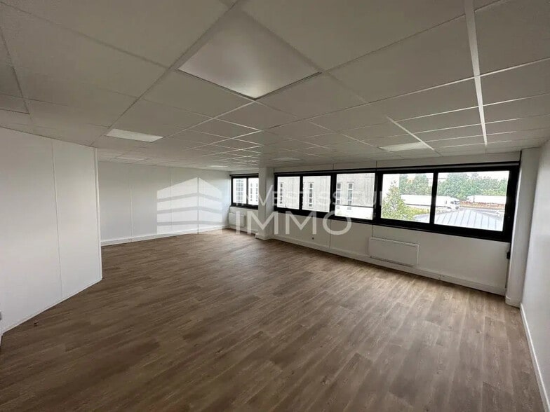 Bureau dans Bourg-la-Reine à louer - Photo de l’immeuble – Image 2 sur 6