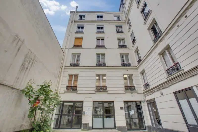 205 Rue Du Faubourg Saint-Martin, Paris à louer - Photo de l’immeuble – Image 1 sur 1