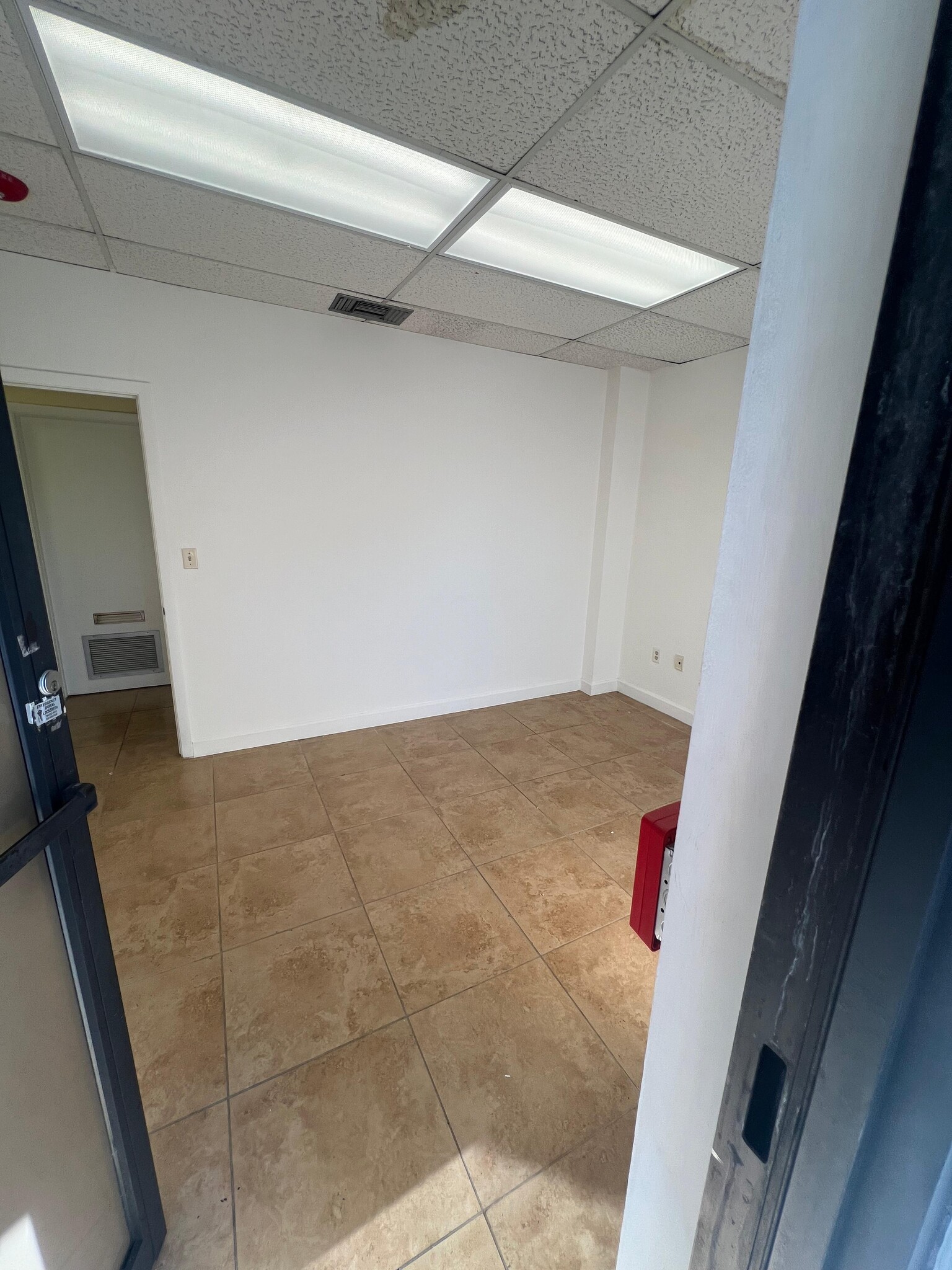 3901 NW 79th Ave, Doral, FL à louer Photo intérieure– Image 1 sur 3