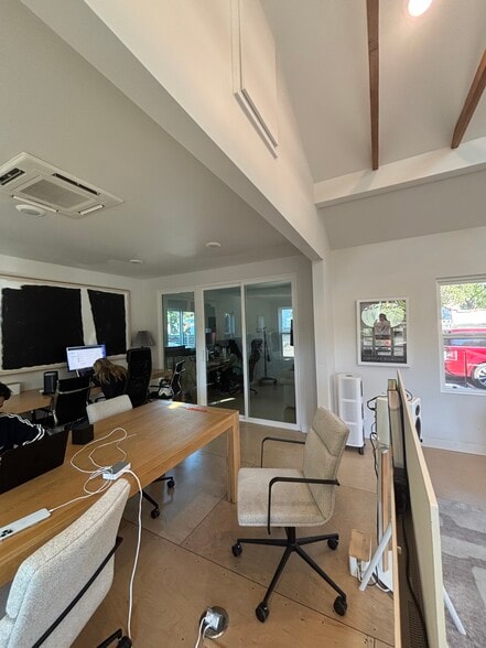 3360 S Robertson Blvd, Los Angeles, CA à louer - Photo de l’immeuble – Image 3 sur 9