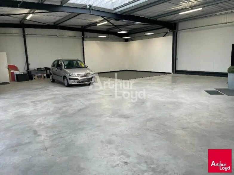 Local d’activités dans Mont-près-Chambord à louer - Photo intérieure – Image 2 sur 4