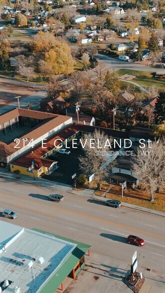 214 E Cleveland St, Sundance, WY à vendre - Vidéo sur l’annonce professionnelle – Image 2 sur 27