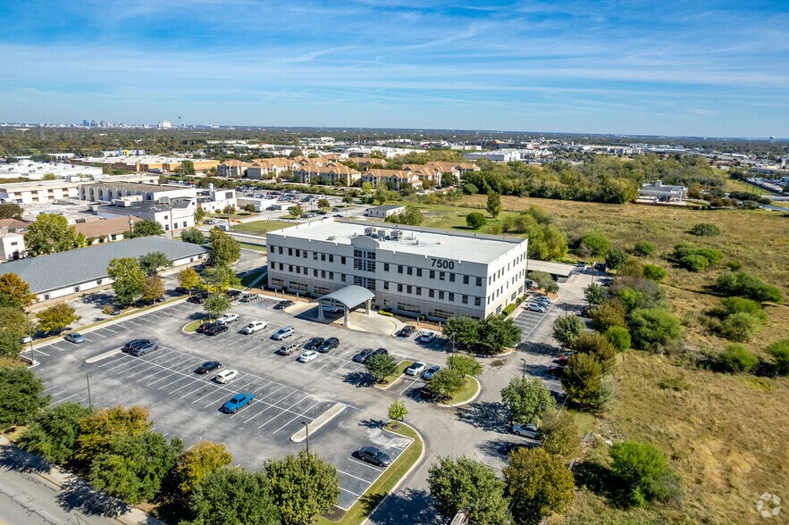 7500 Barlite Blvd, San Antonio, TX à louer - Aérien – Image 2 sur 4