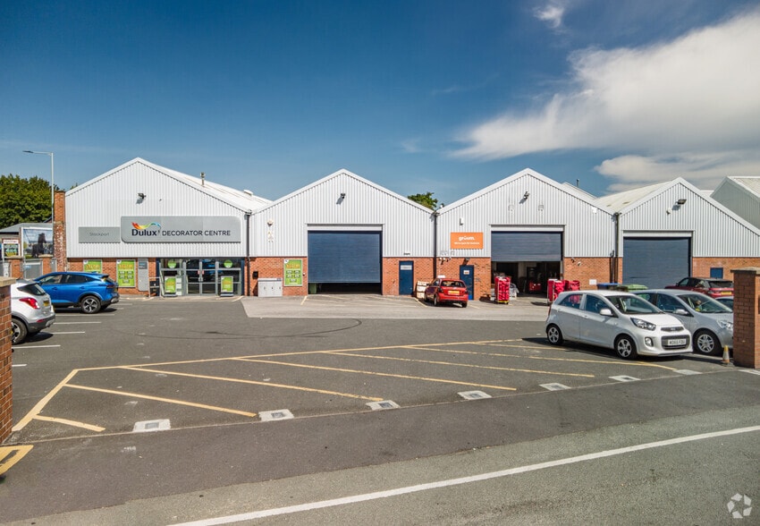 Brookside Industrial Estate, Stockport à louer - Photo de l’immeuble – Image 2 sur 7