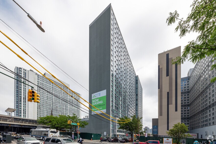 147-25 94th Ave, Jamaica, NY à louer - Photo de l’immeuble – Image 1 sur 8