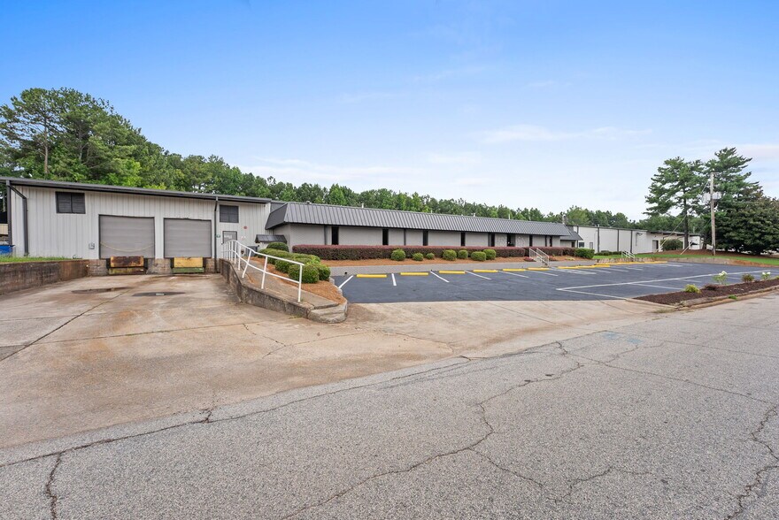 154 Industrial Park Cir, Lawrenceville, GA à louer - Photo de l’immeuble – Image 2 sur 17