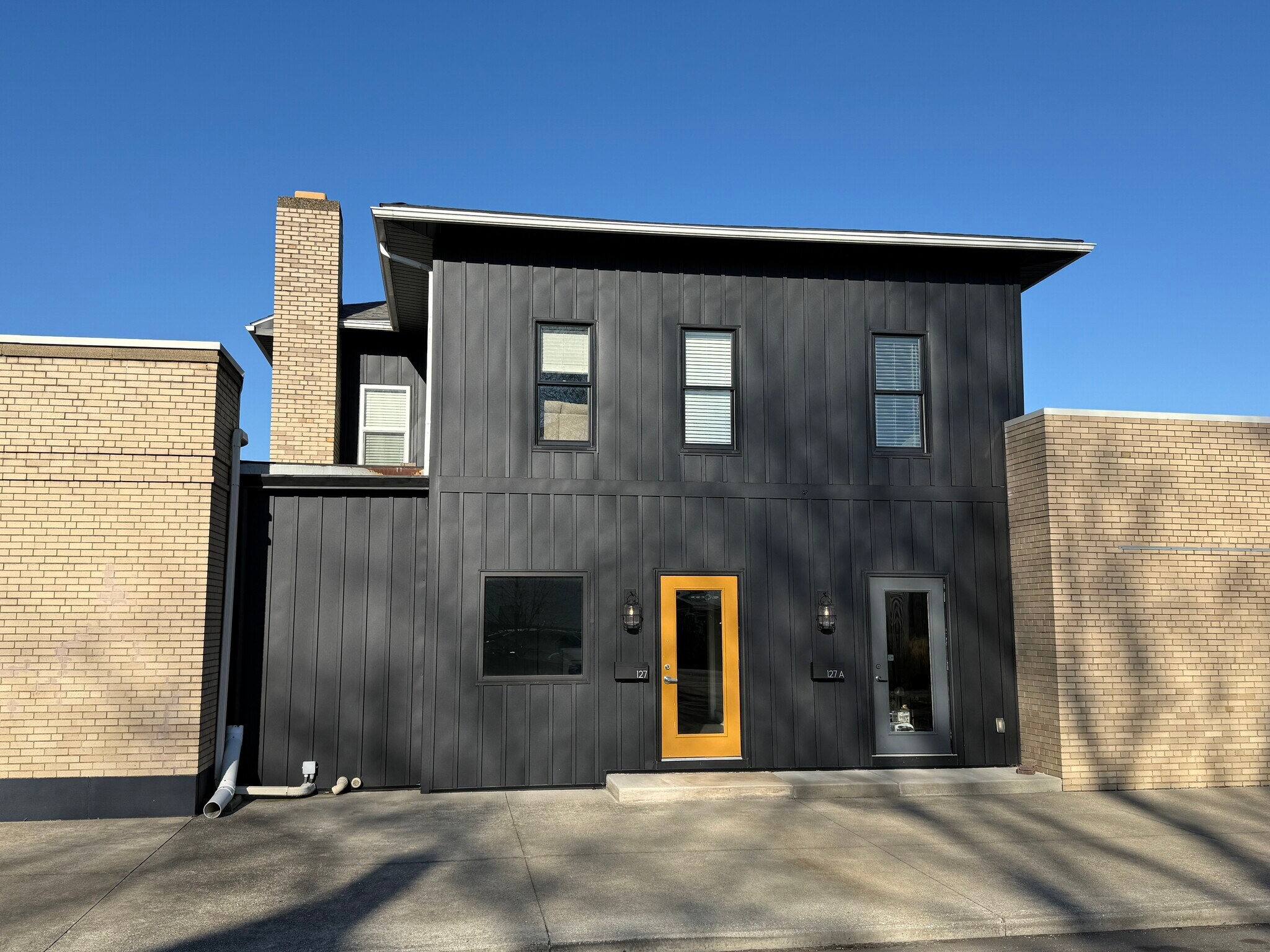 127 N Walnut St, Dover, OH à louer Photo principale– Image 1 sur 2