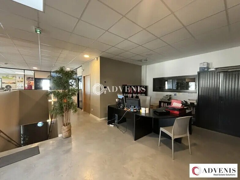Local d’activités dans Saint-Magne-de-Castillon à louer - Hall d’entrée – Image 3 sur 4