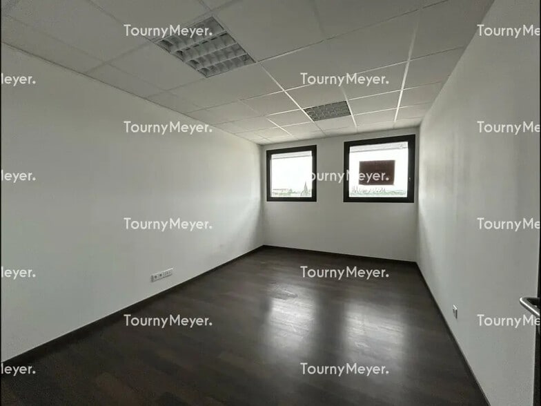 Bureau dans Nîmes à louer - Photo intérieure – Image 2 sur 4