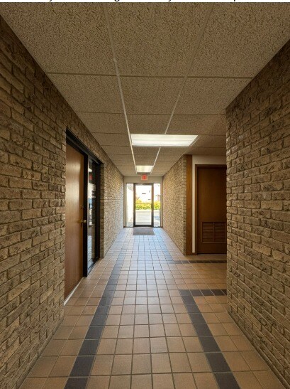 43120 Utica Rd, Sterling Heights, MI à louer - Photo intérieure – Image 3 sur 18