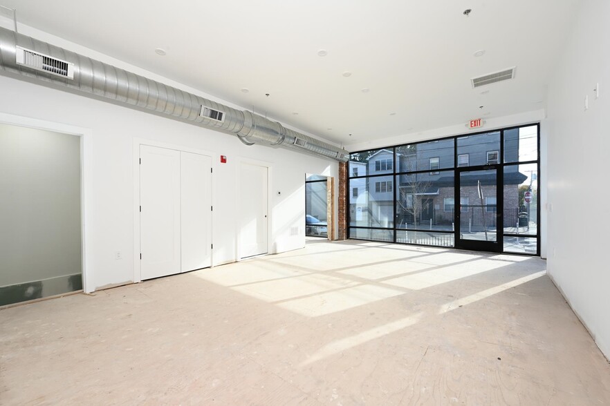 74 Bowers St, Jersey City, NJ à vendre - Photo intérieure – Image 2 sur 7