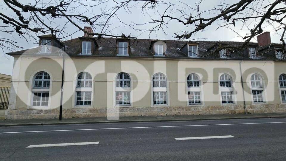 Local commercial dans Compiègne à louer - Photo de l’immeuble – Image 3 sur 3