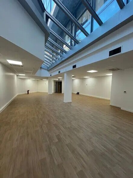 6 Boulevard Bineau, Levallois-Perret à louer - Photo de l’immeuble – Image 3 sur 7