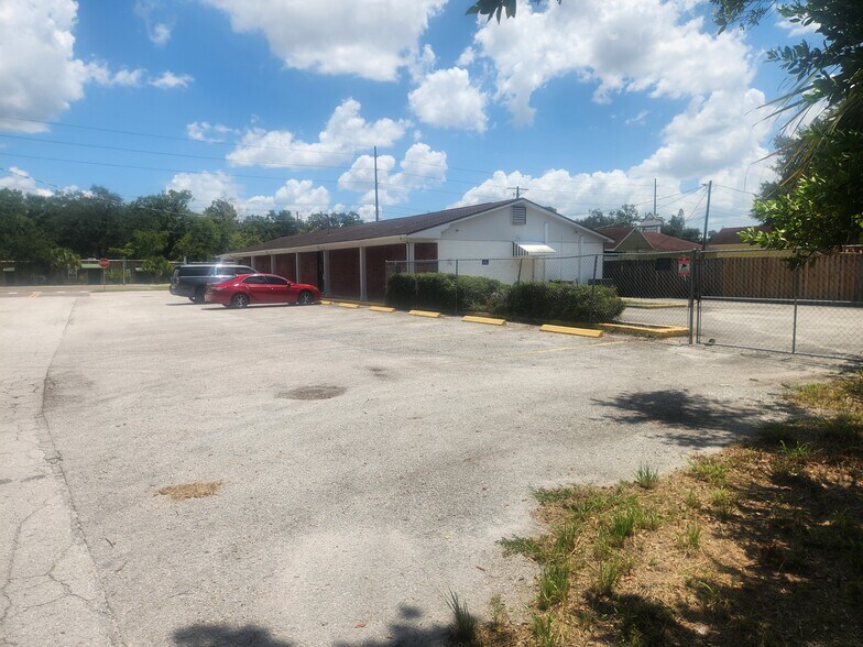 13124 N Florida Ave, Tampa, FL à vendre - Photo de l’immeuble – Image 2 sur 7
