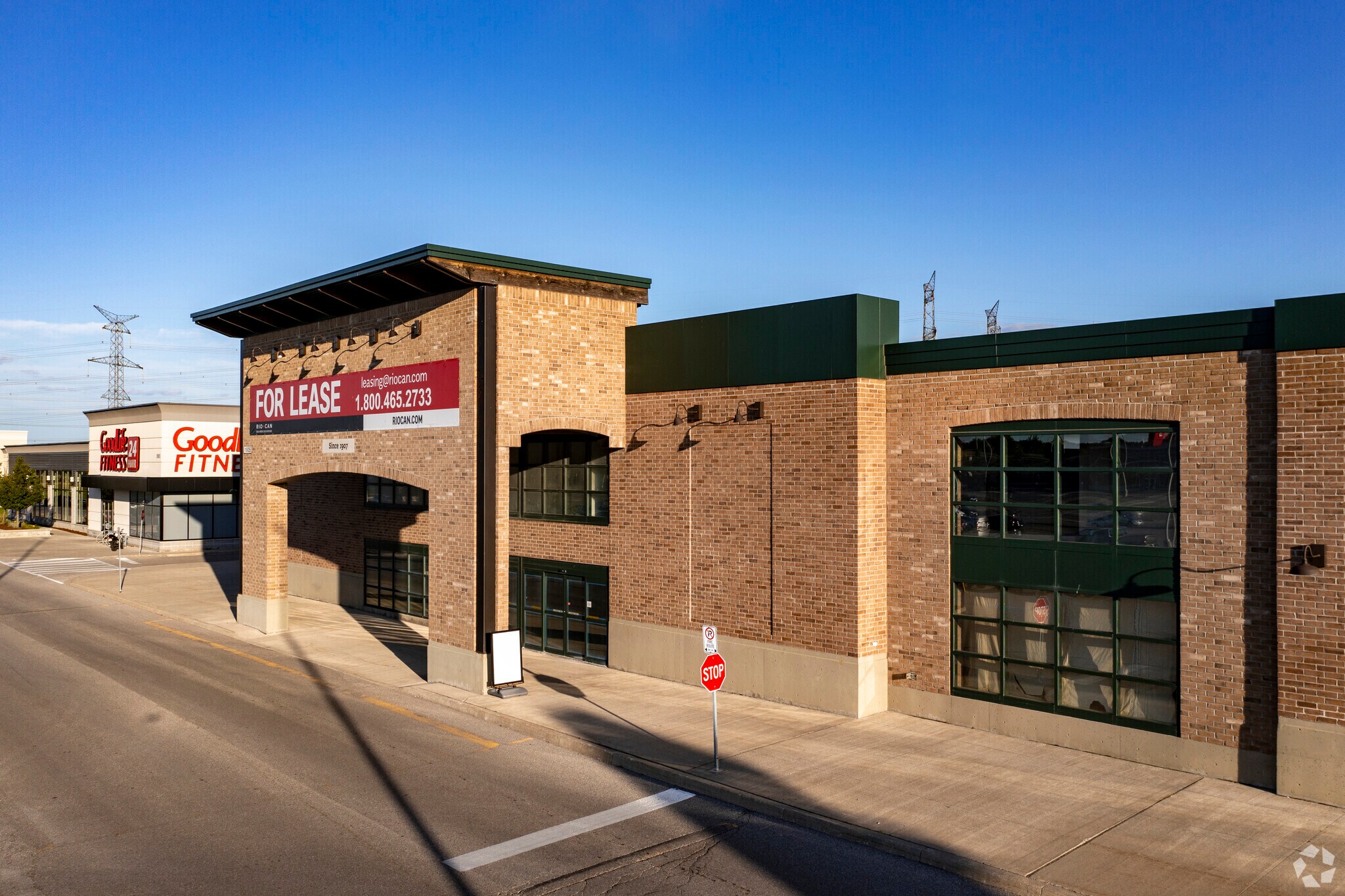 1935-1953 Ravenscroft Rd, Ajax, ON à louer Photo de l’immeuble– Image 1 sur 17