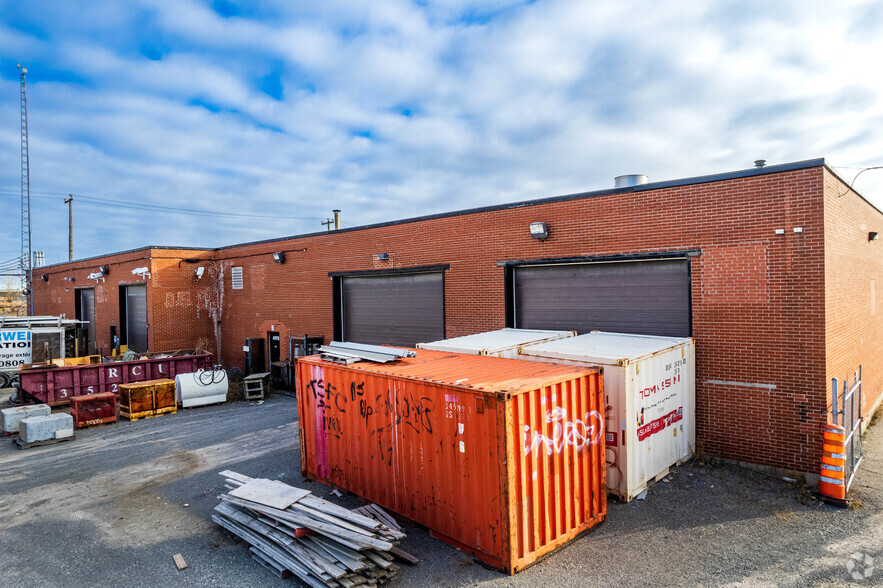 4975-4995 Rue Fisher, Montréal, QC à louer - Photo de l’immeuble – Image 3 sur 13
